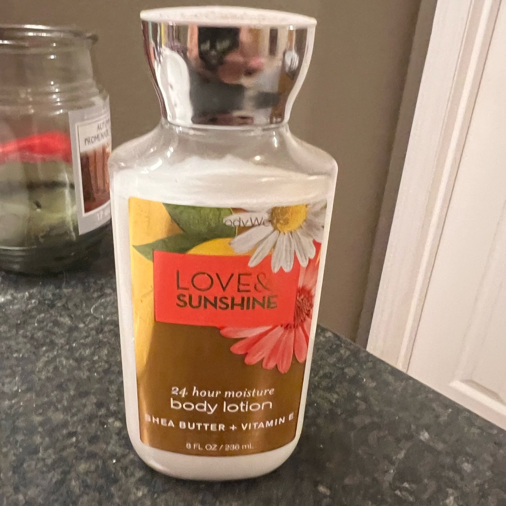 Bath & Body Works Love & Sunshine Body Lotion -discontinued/rare scent 1 bottle